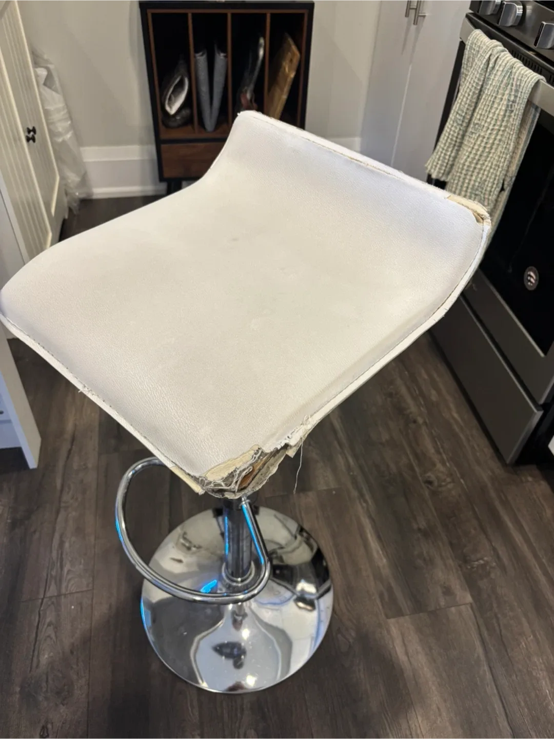 Kitchen Island / Bar height table image indicator(8)