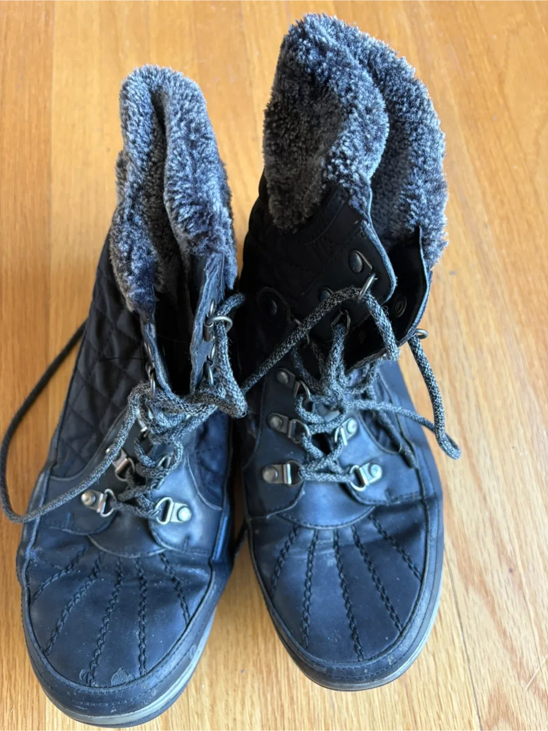 Women's Winter Boots - Size 9 thumbnail