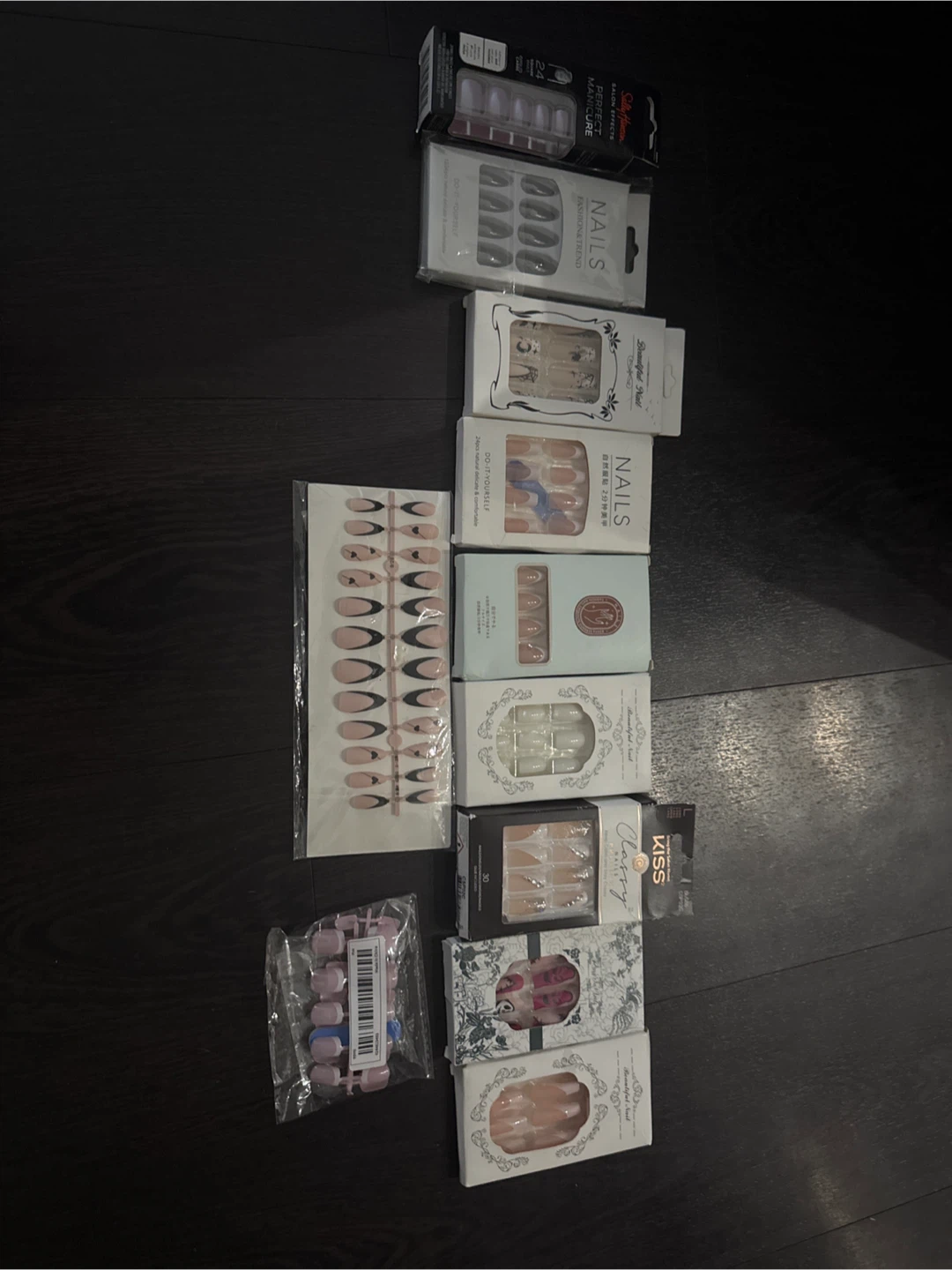 11 Assorted Press-On Nails - Kiss, Fashion&Trend, Beautiful Nail