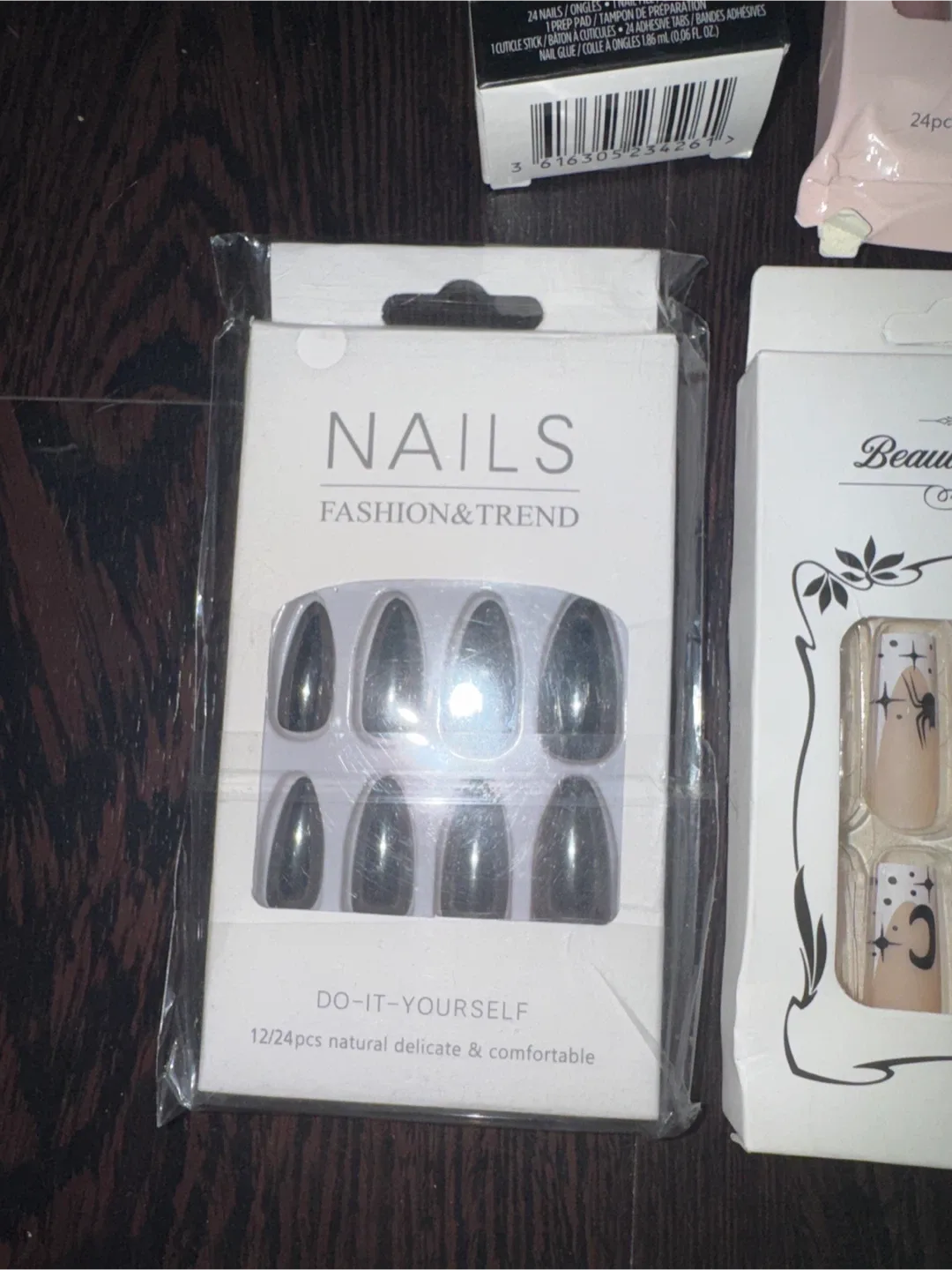 11 Assorted Press-On Nails - Kiss, Fashion&Trend, Beautiful Nail image indicator(3)