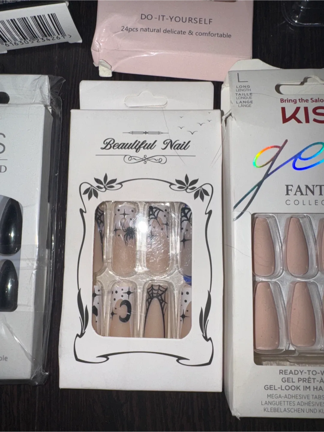 11 Assorted Press-On Nails - Kiss, Fashion&Trend, Beautiful Nail image indicator(2)