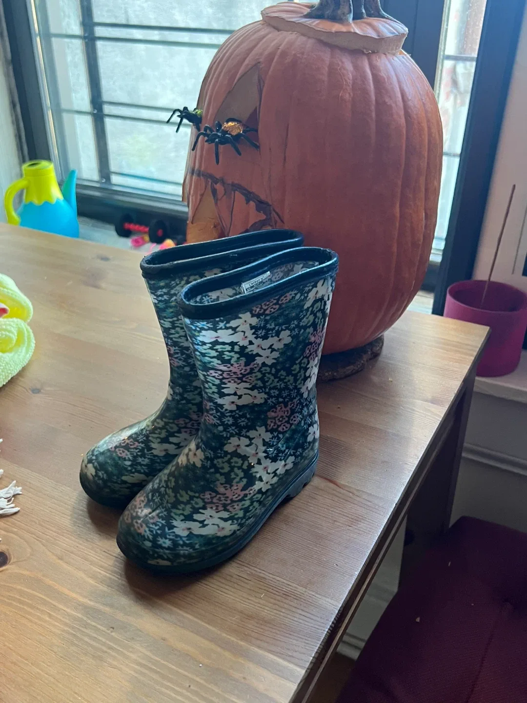 Kids' Padded Coat and Rain Boots image indicator(2)