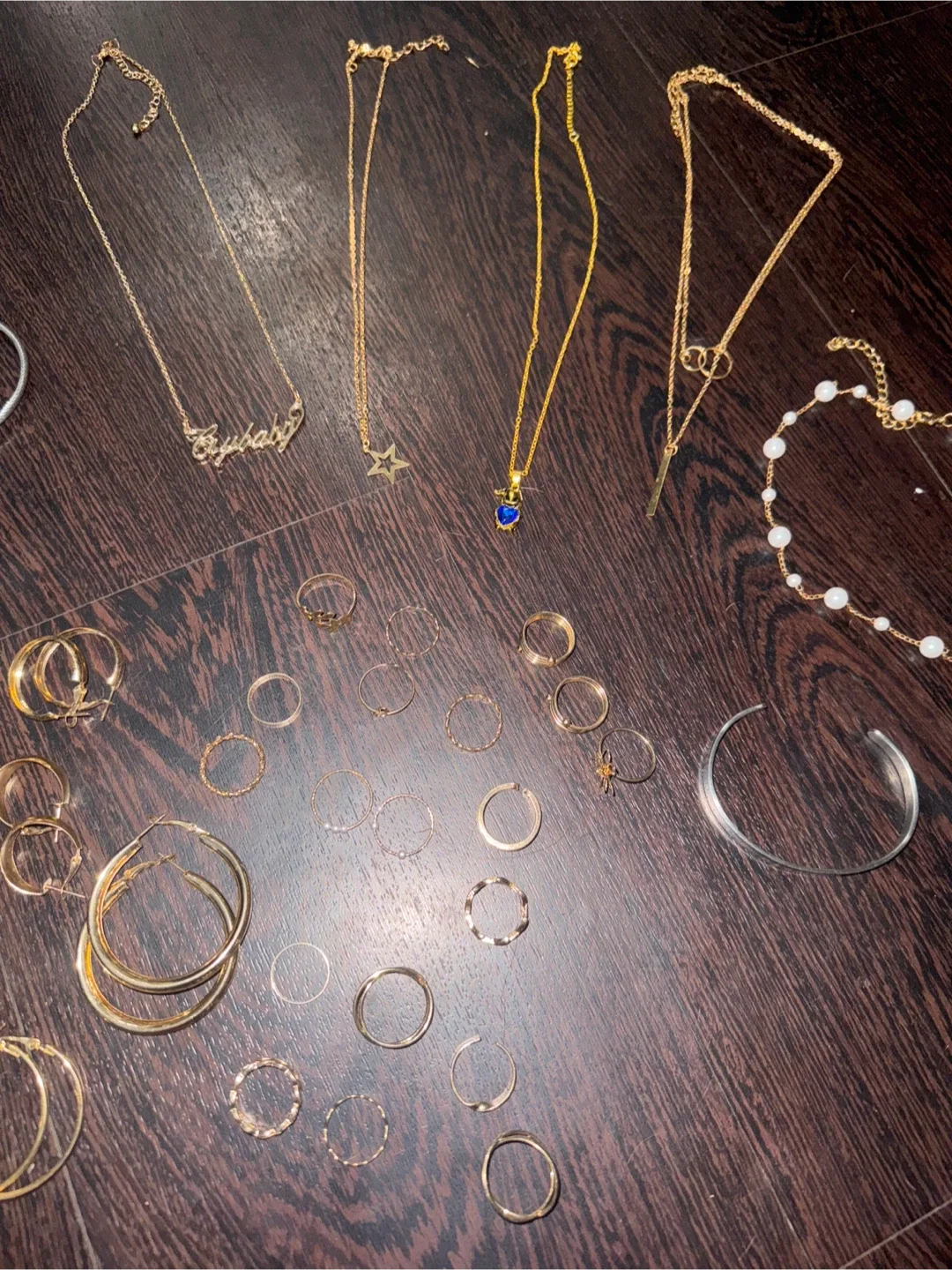 Assorted Gold Tone Jewellery image indicator(4)