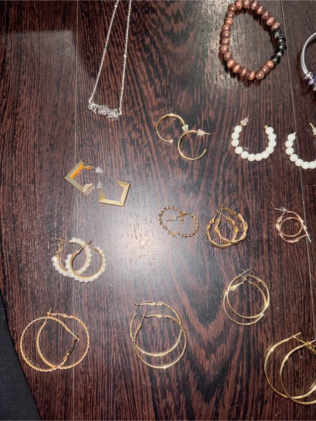 Assorted Gold Tone Jewellery image indicator(2)