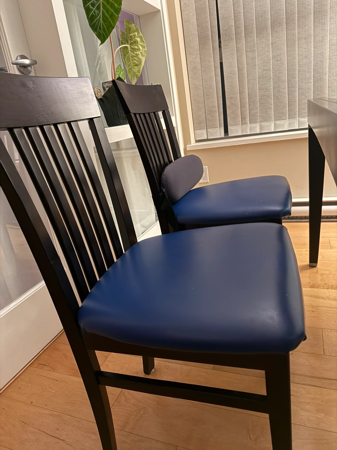 Dining Table and Chairs Set (extendable for more guests) - photo 3