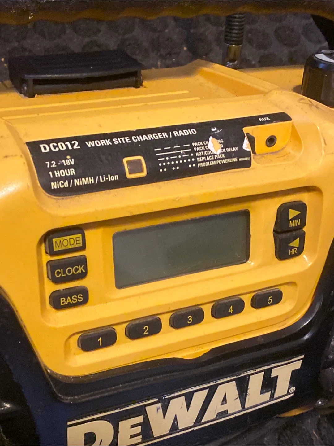 DeWalt DC012 Work Site Charger/Radio image indicator(2)