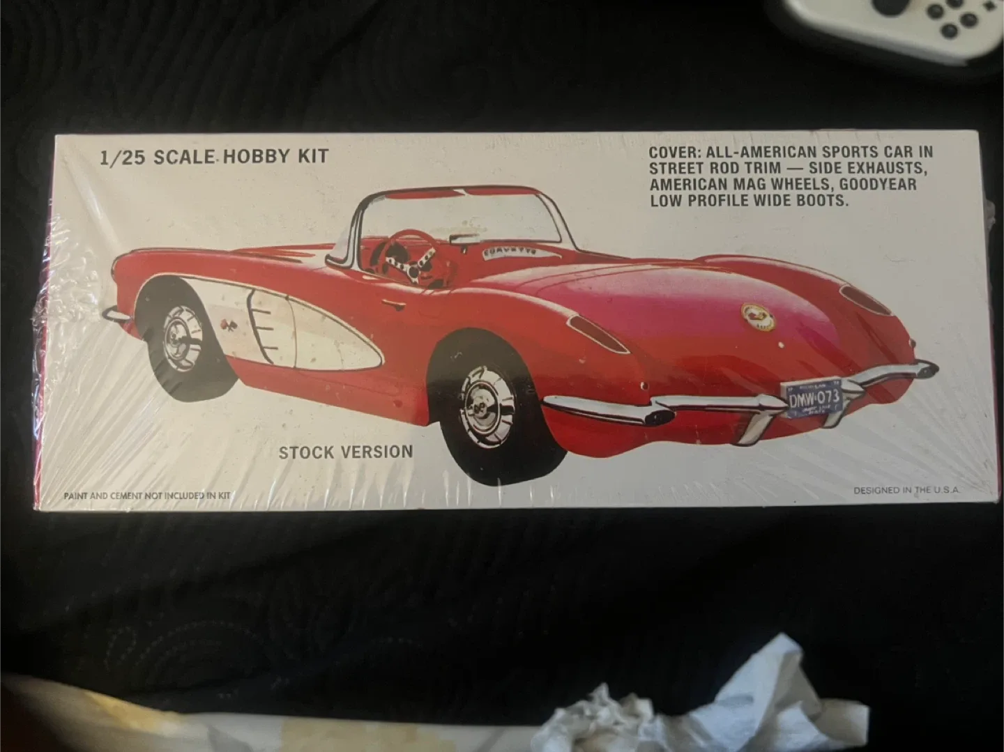 AMT 1960 Corvette 1/25 Scale Hobby Kit - New in Box! image indicator(2)