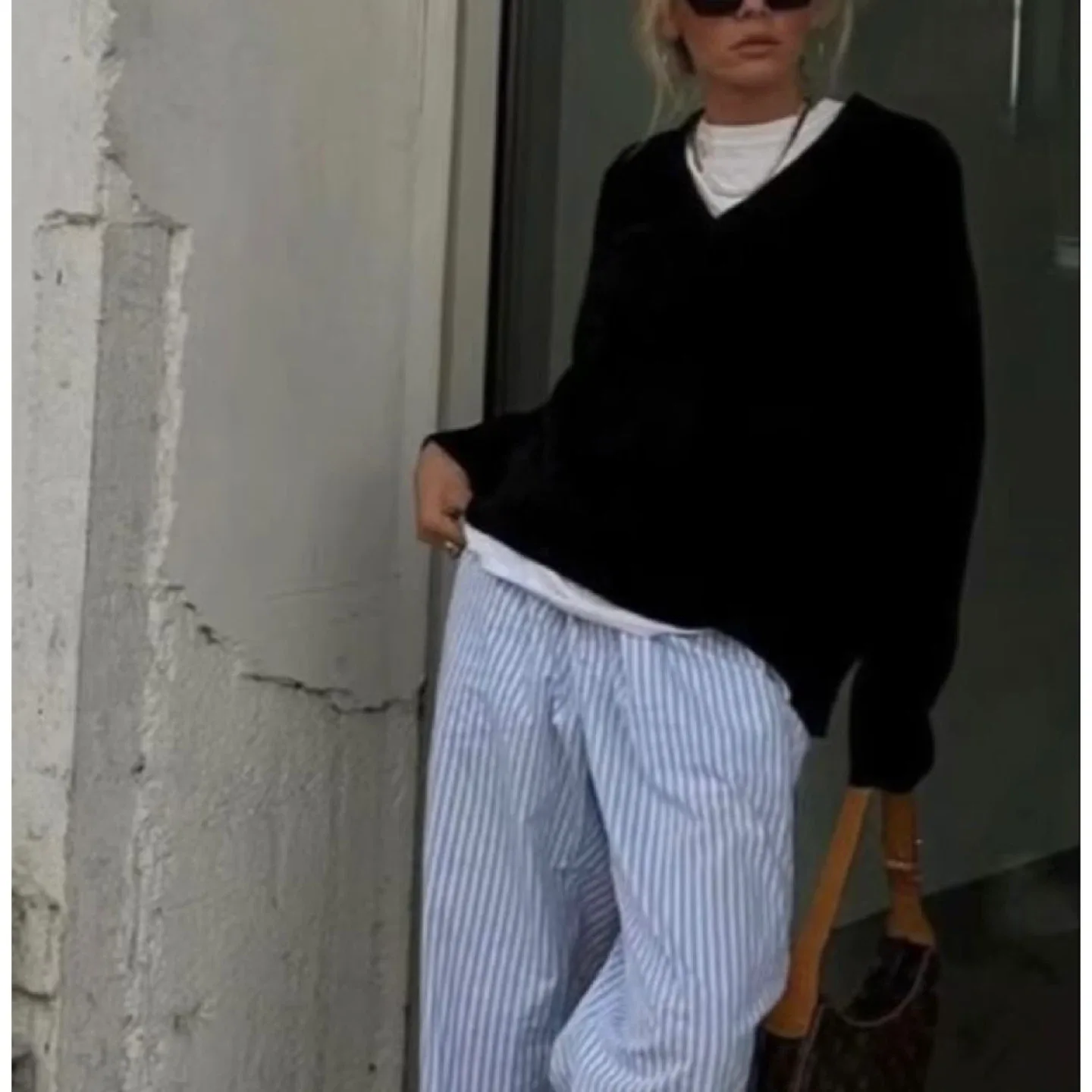 100% Cashmere Classic V-Neck Sweater thumbnail