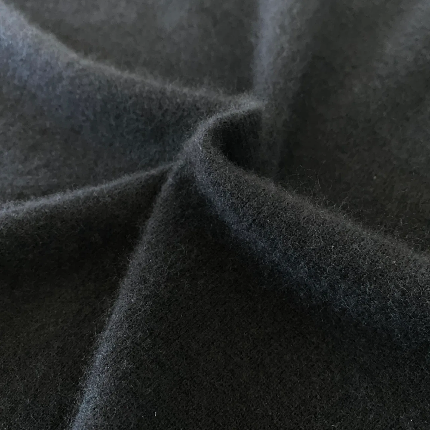 100% Cashmere Classic V-Neck Sweater image indicator(6)