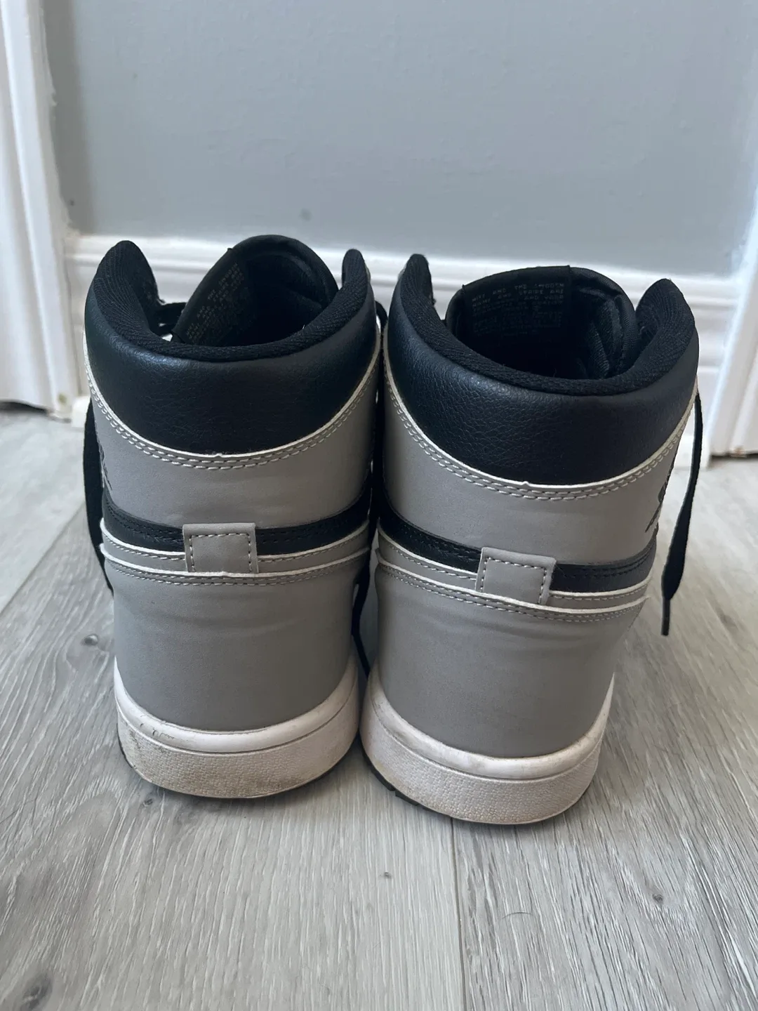 Nike Air Jordan 1 High Shadow - Size 9.5 image indicator(3)