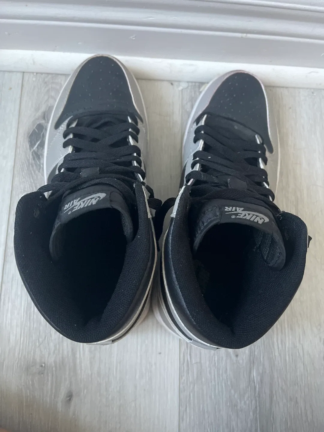 Nike Air Jordan 1 High Shadow - Size 9.5 image indicator(4)