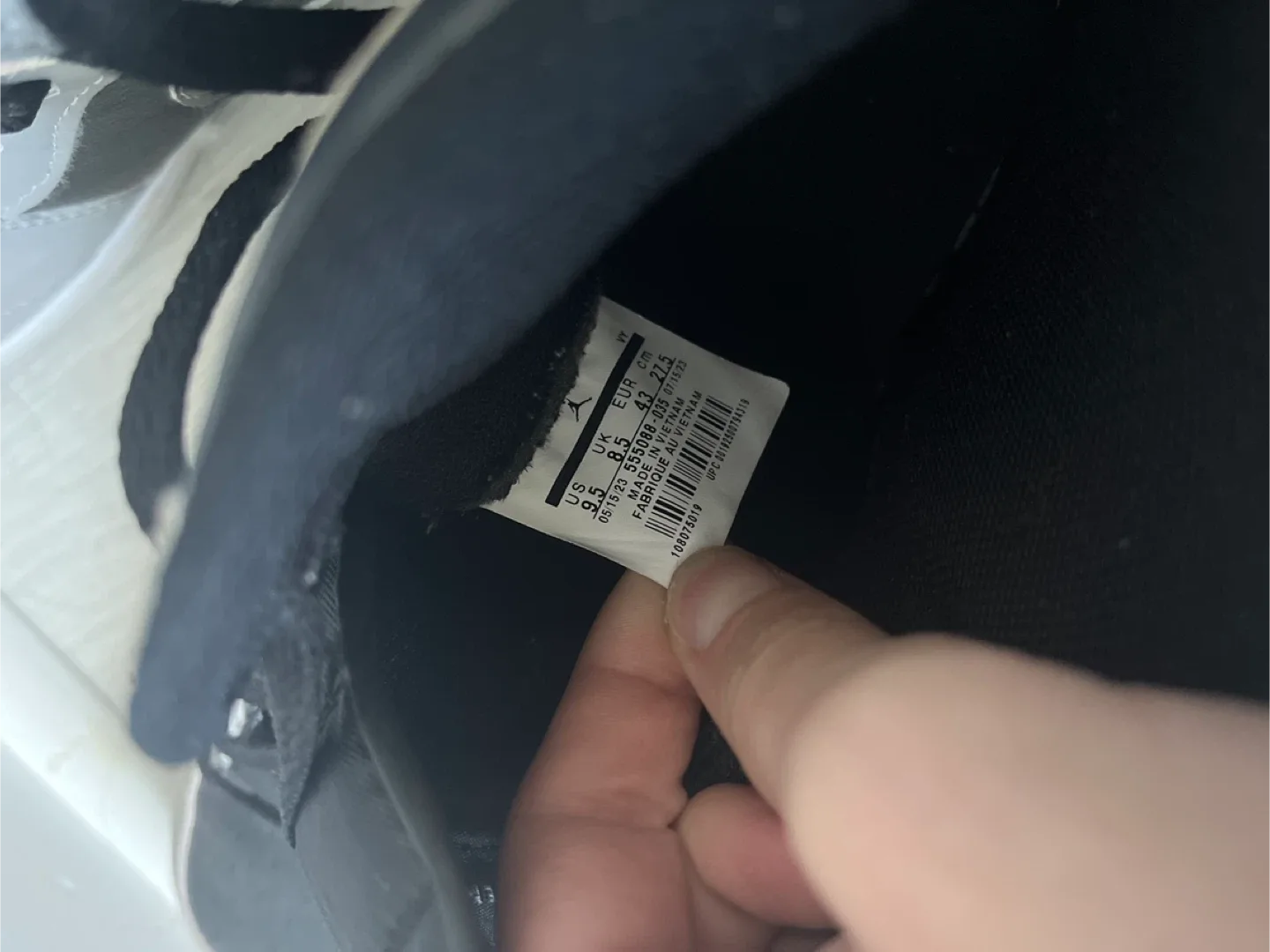 Nike Air Jordan 1 High Shadow - Size 9.5 image indicator(5)