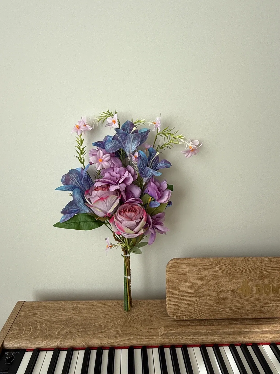 Artificial Flower Bouquet home decor / wedding image indicator(2)