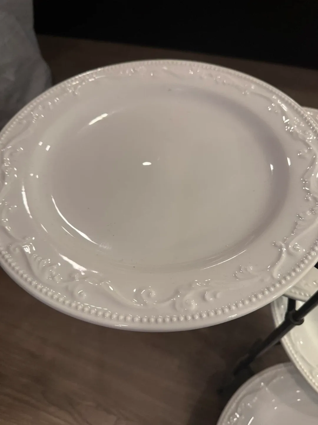 4 Tier Plate Stand with White Plates image indicator(4)