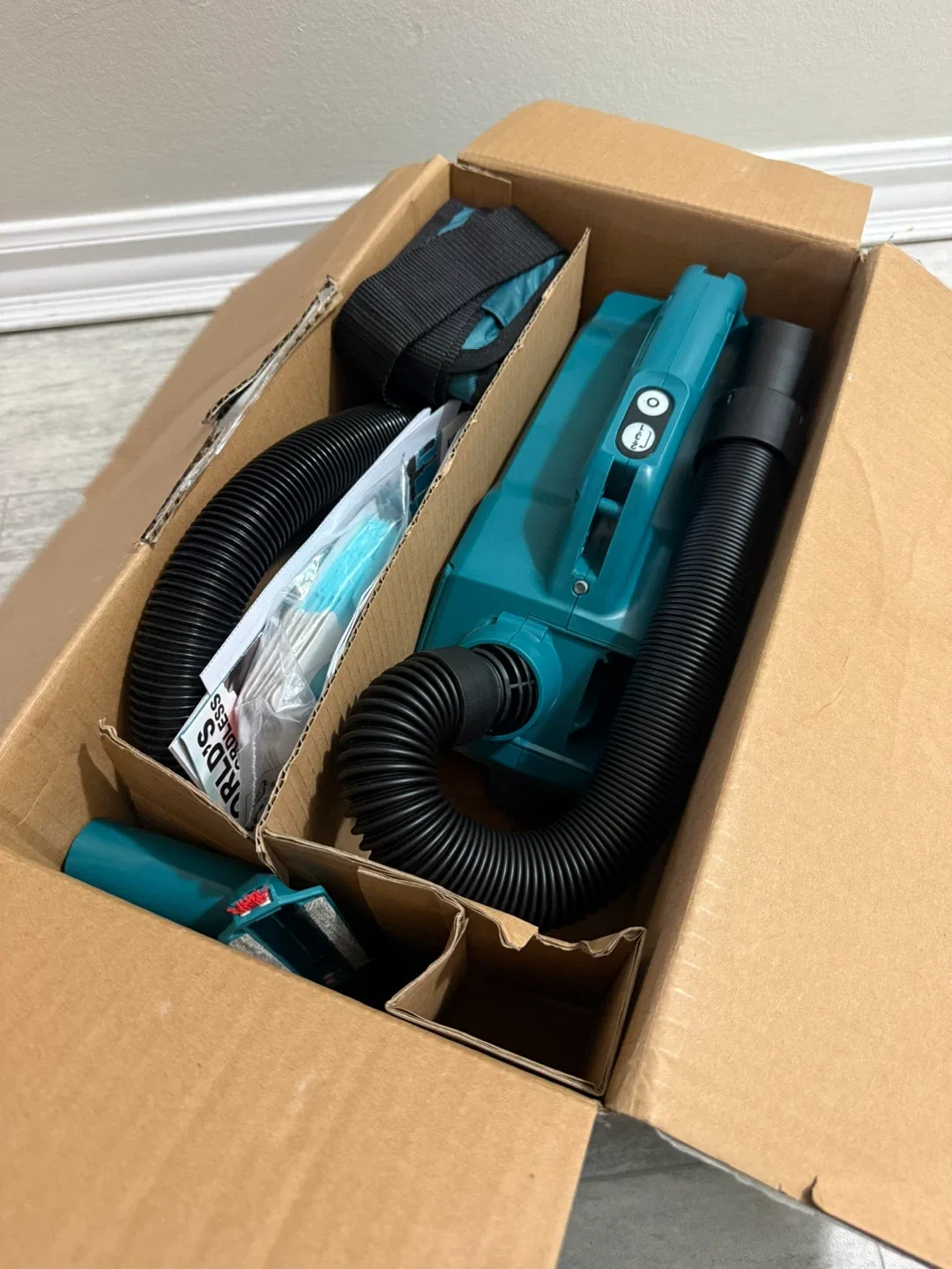 Makita 18V LXT Handheld Canister Vacuum (Tool Only image indicator(7)