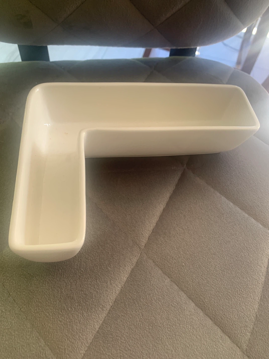 White Ceramic L-Shaped Tray - photo 2
