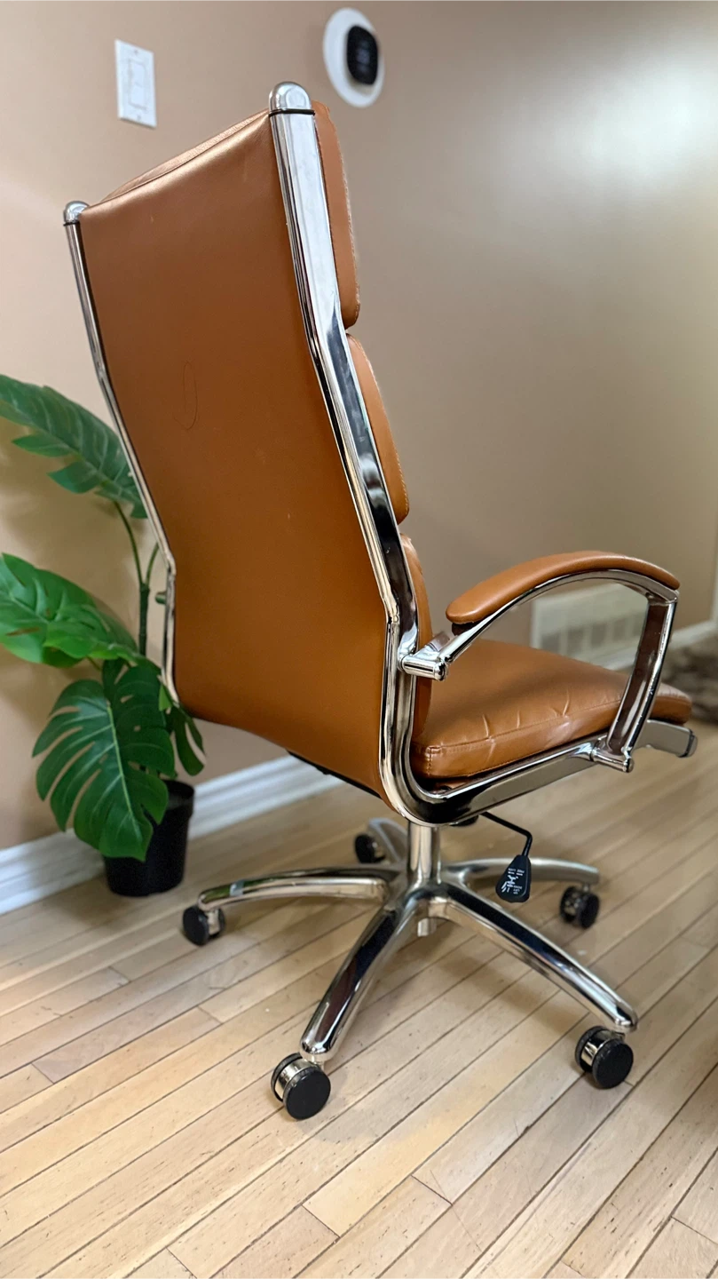 Tall Executive Office Chair in Mint Condition - photo 4