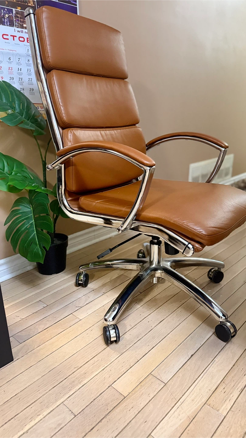 Tall Executive Office Chair in Mint Condition - photo 3