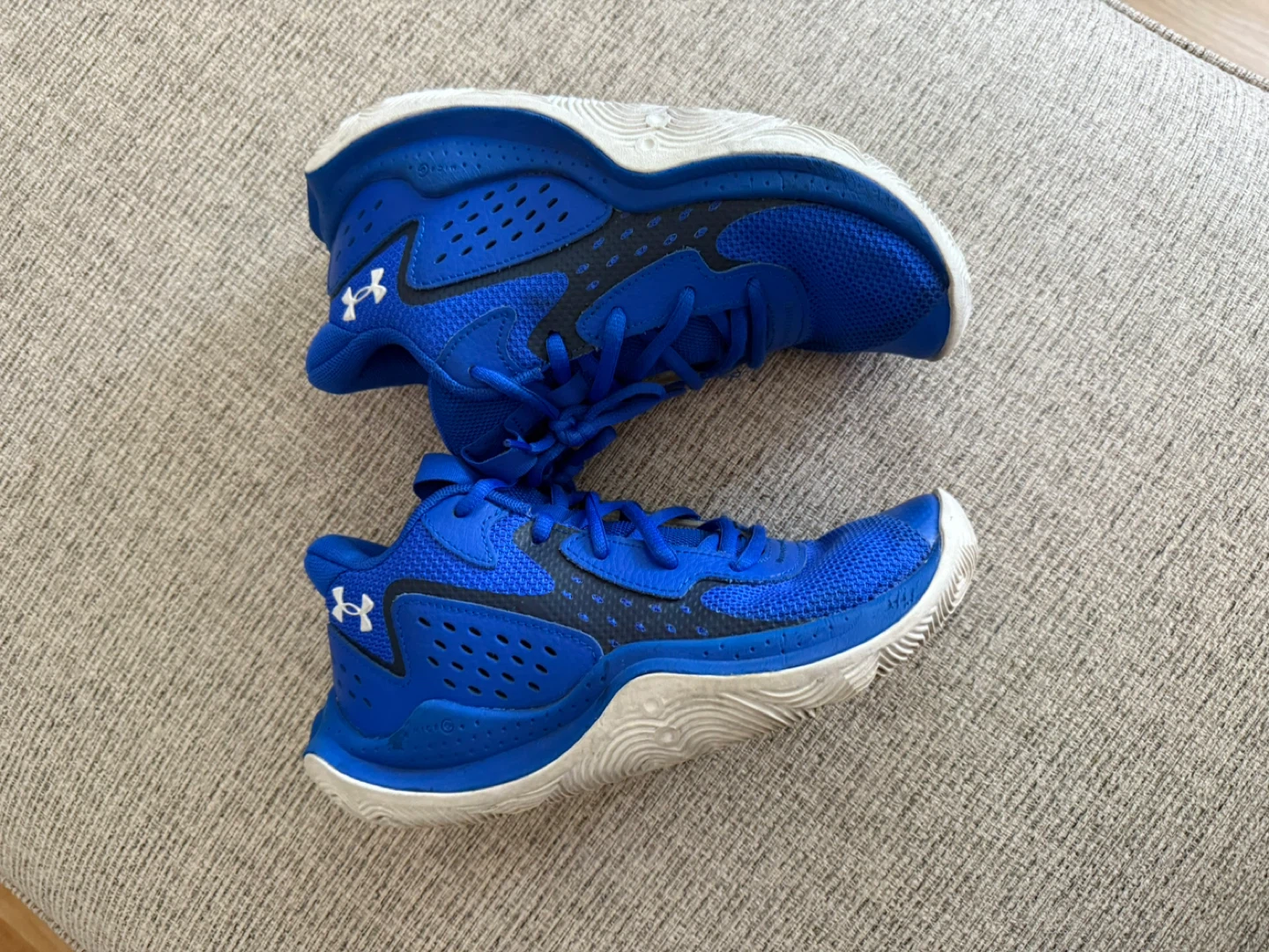 Under Armour Kids' Basketball Shoes size 5 - photo 4
