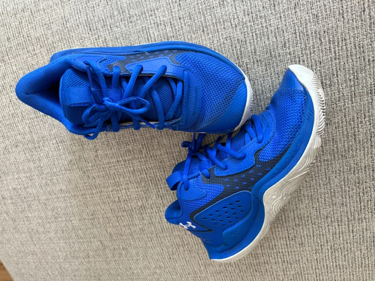 Under Armour Kids' Basketball Shoes size 5 - photo 2