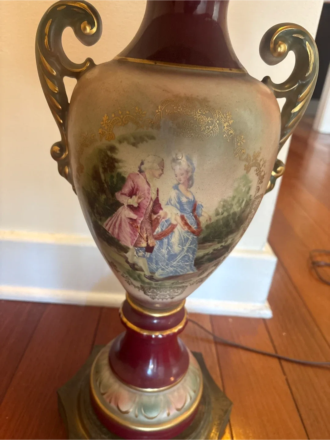 Vintage Baroque Table Lamp image indicator(2)