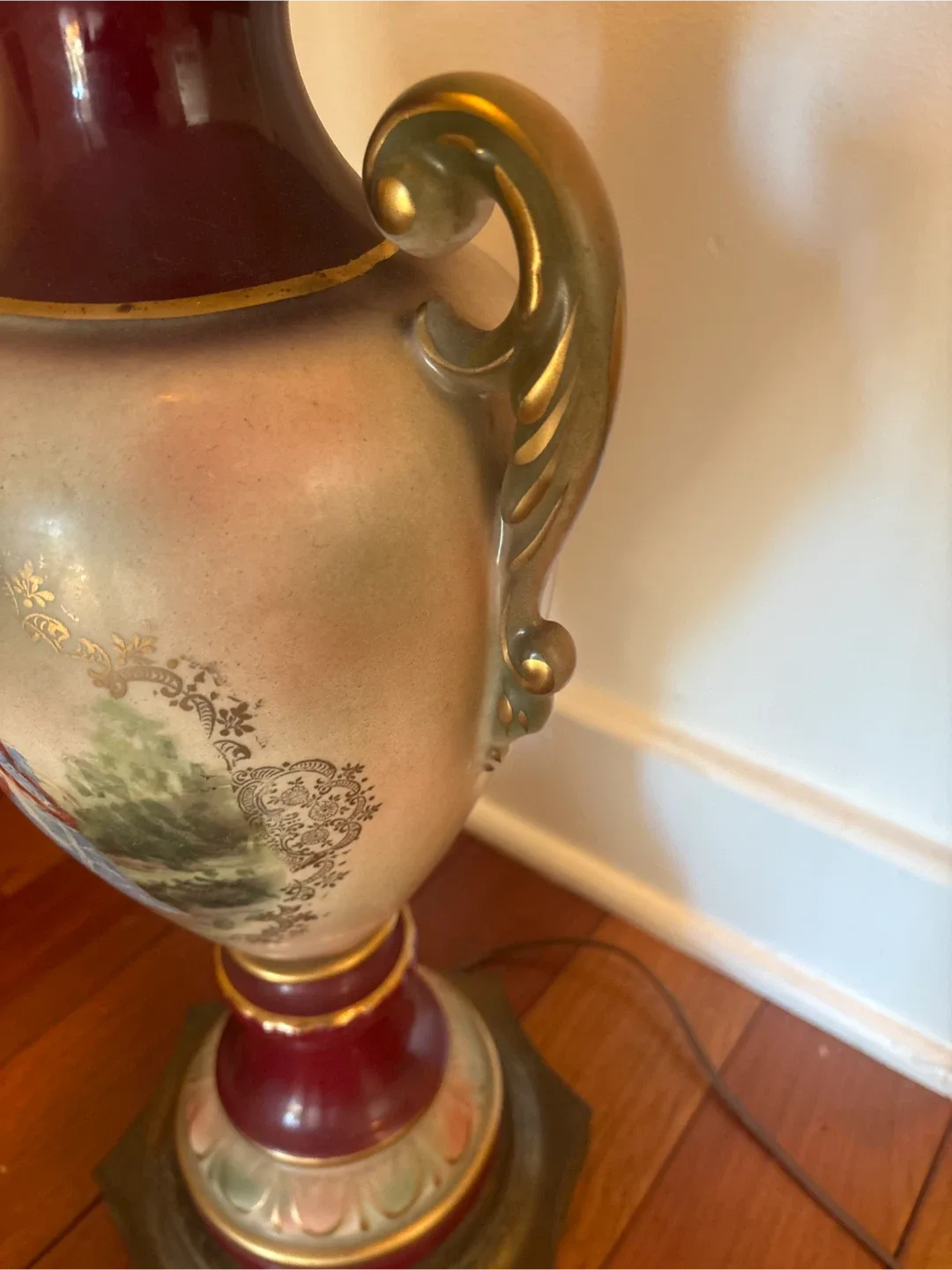 Vintage Baroque Table Lamp image indicator(3)