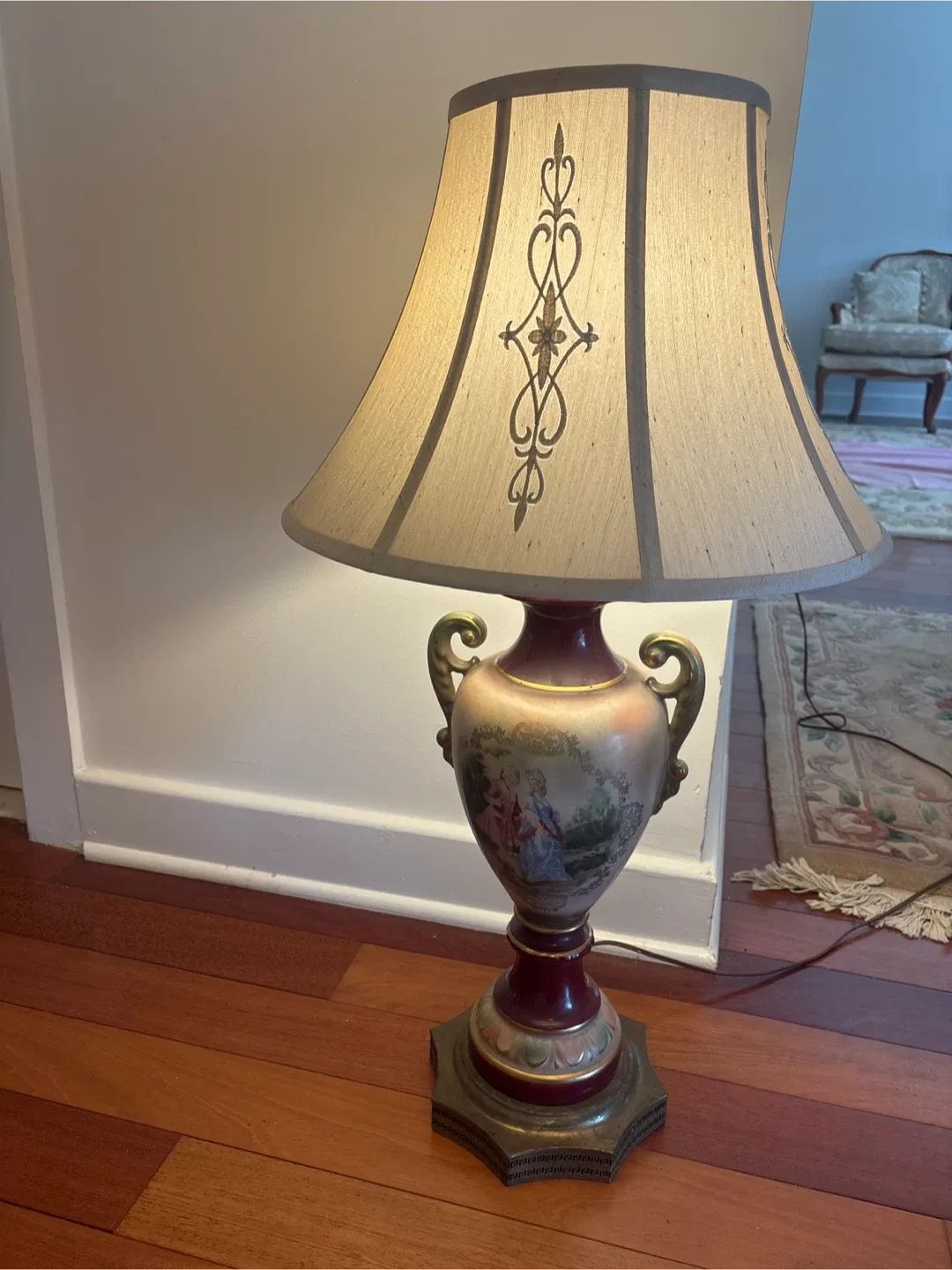 Vintage Baroque Table Lamp image indicator(5)