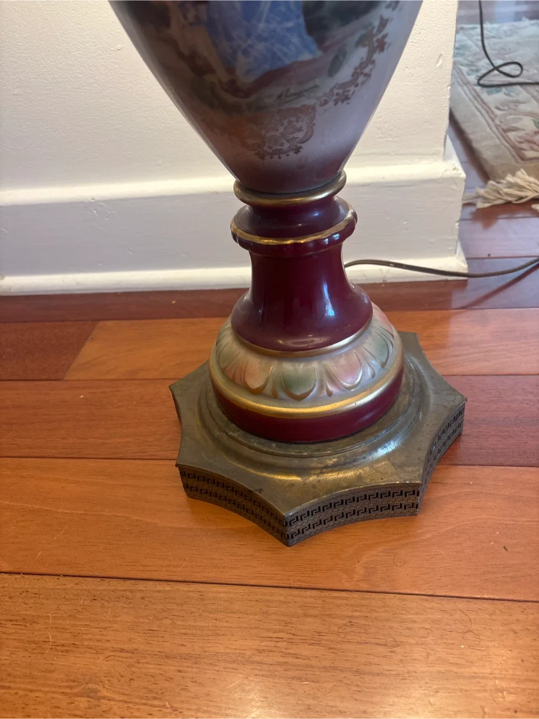 Vintage Baroque Table Lamp image indicator(8)