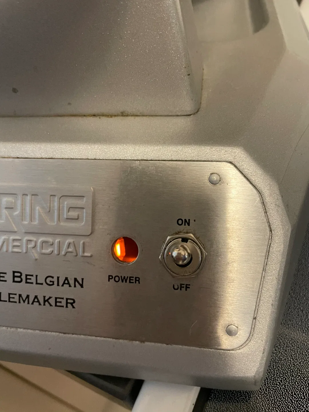 Waring Commercial Double Belgian Waffle Maker image indicator(3)