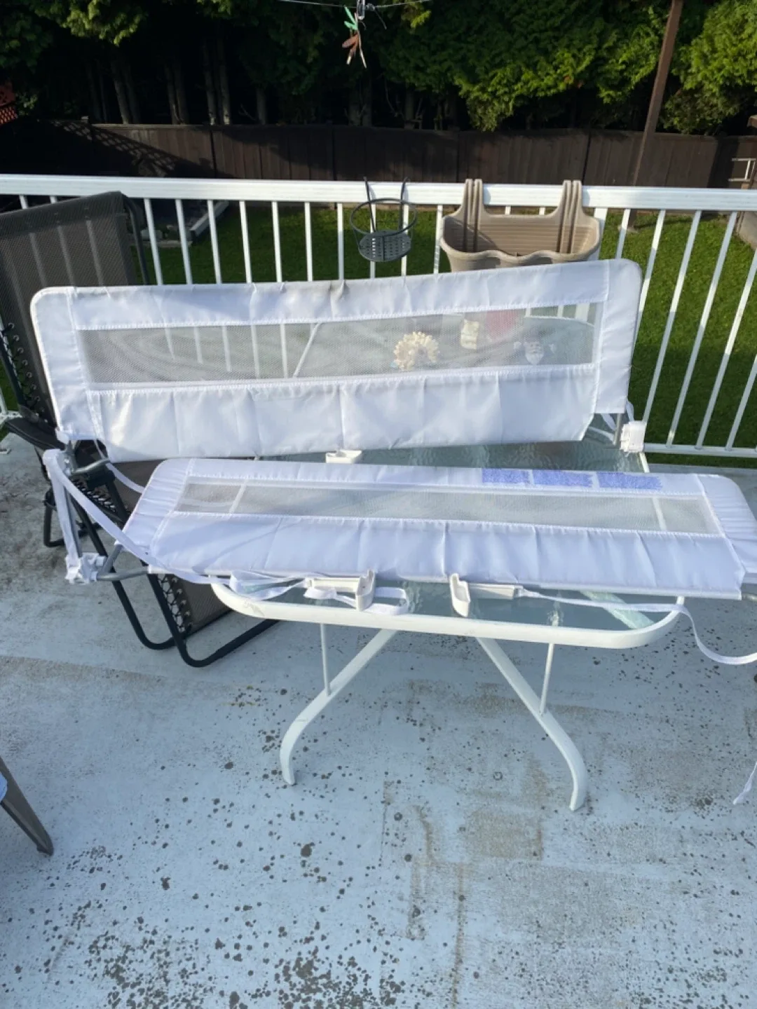 Regalo 54-Inch Extra Long Hideaway Bedrail image indicator(3)