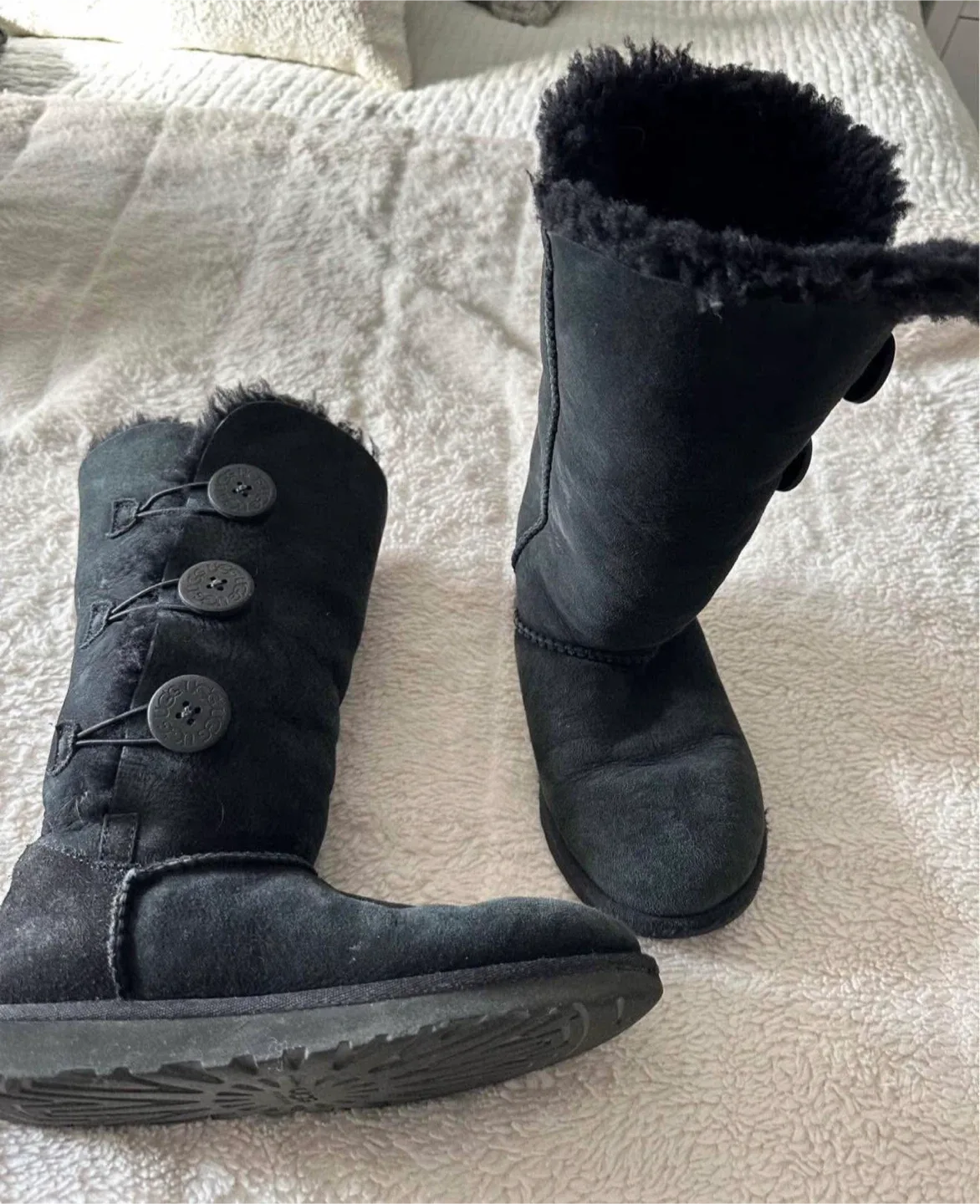 UGG Bailey Button Boots - Black, Size 6 - PICKUP TODAY FOR $20! image indicator(2)