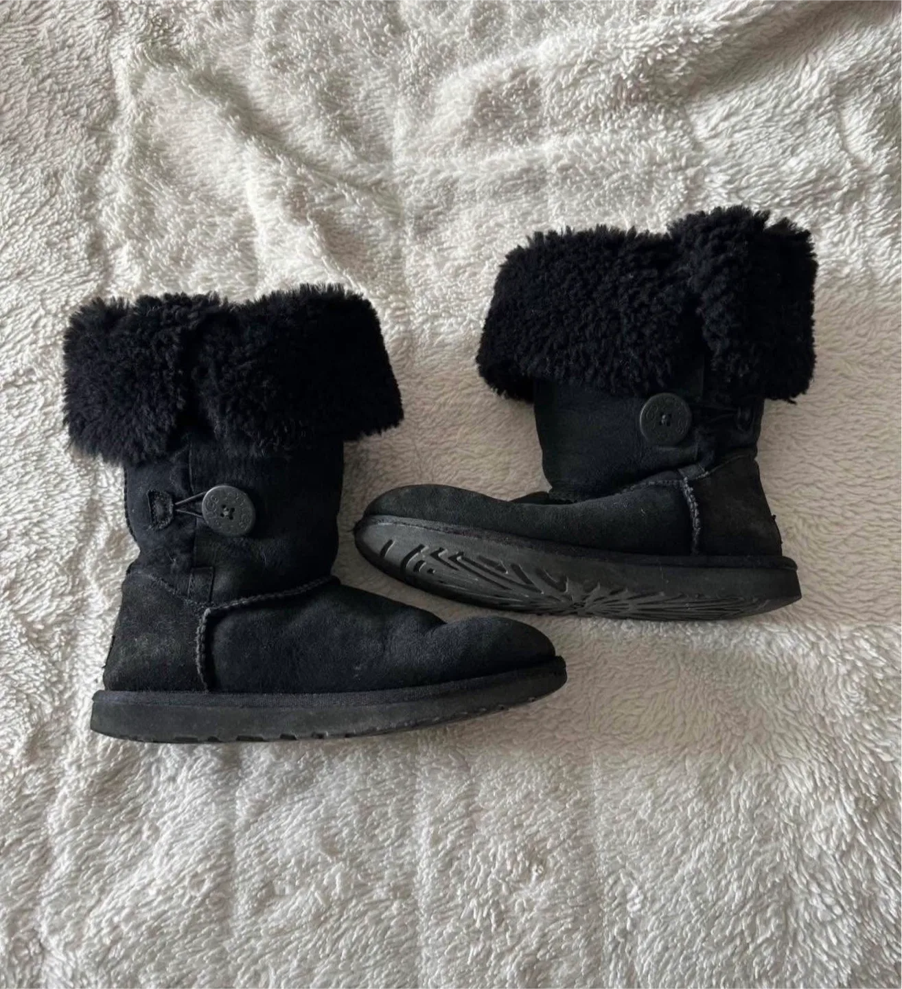 UGG Bailey Button Boots - Black, Size 6 - PICKUP TODAY FOR $20! image indicator(3)