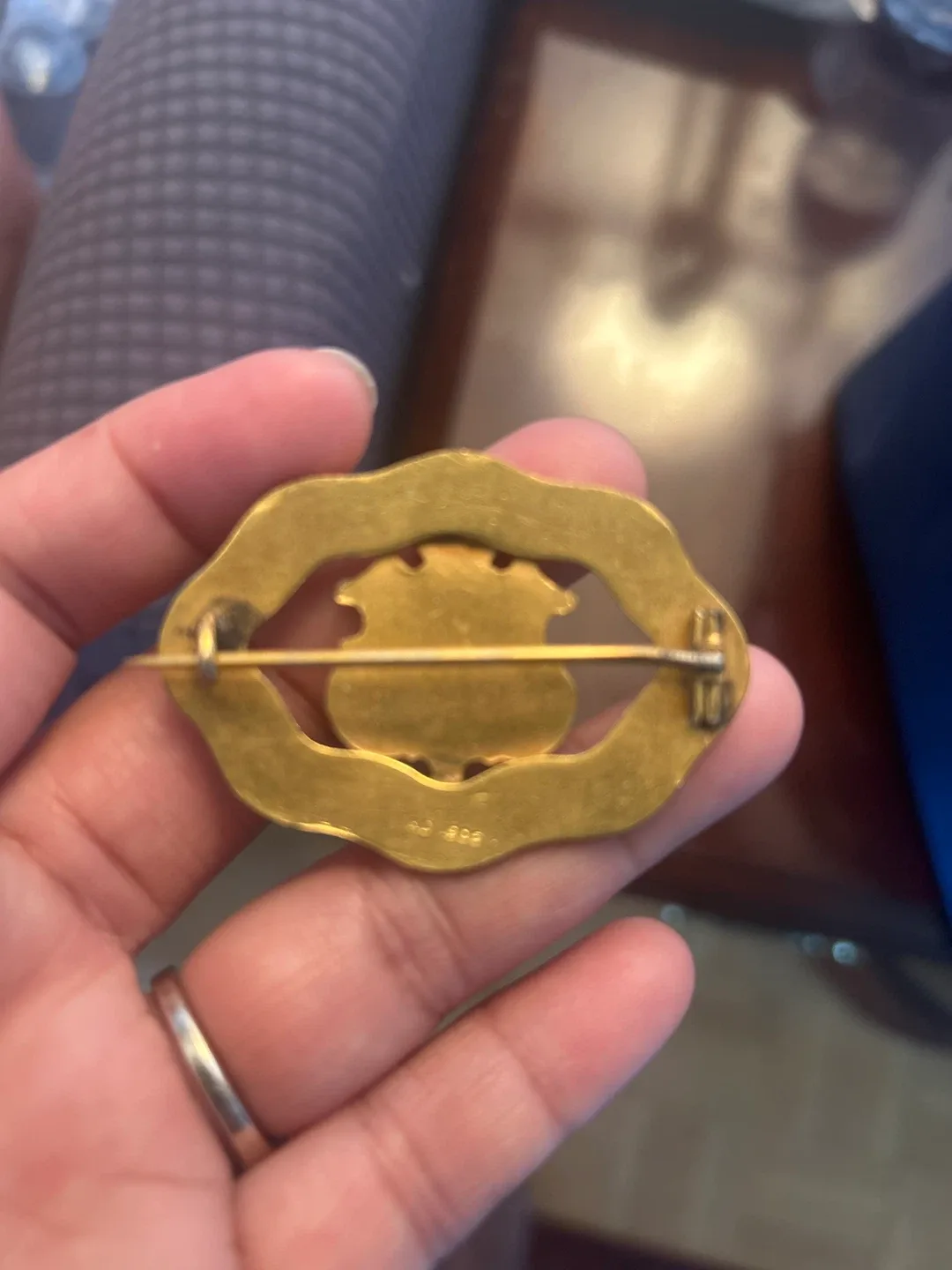 Vintage Canadian Maple Leaf Pin image indicator(2)