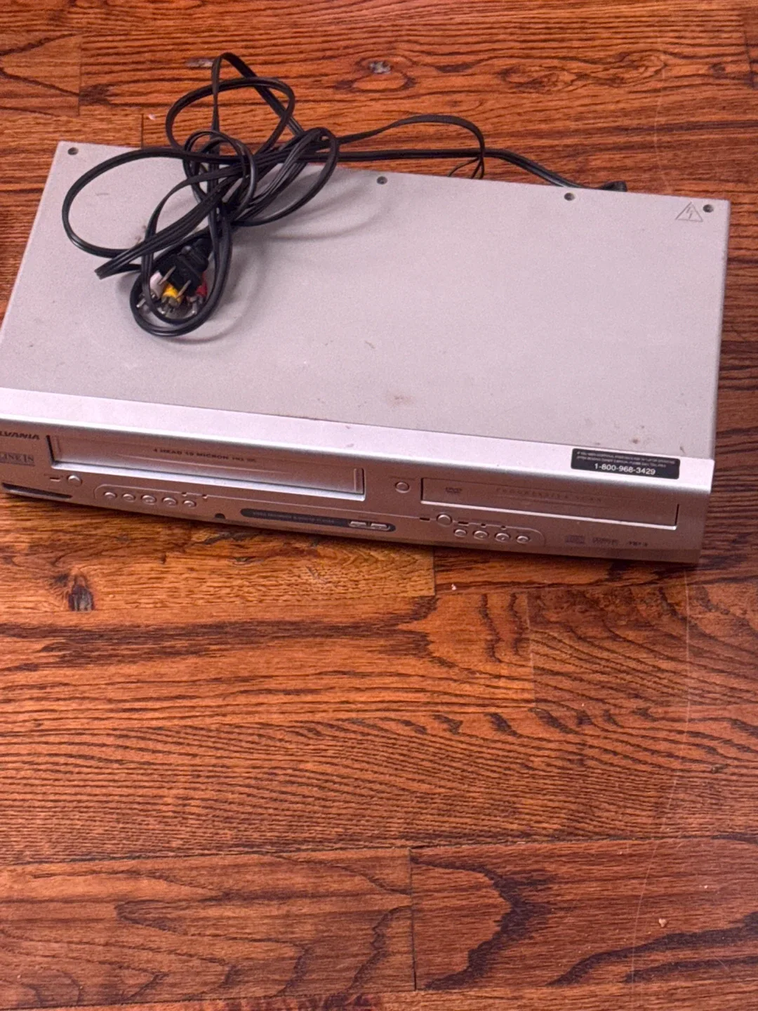 Sylvania VCR/DVD Combo Player thumbnail