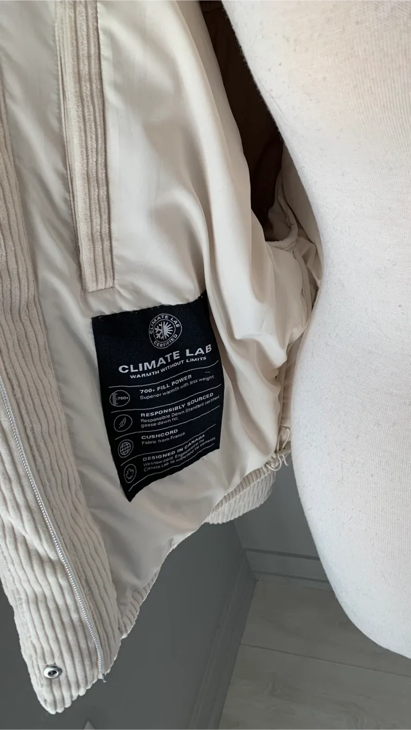 The Cloud Puff Aritzia M image indicator(4)