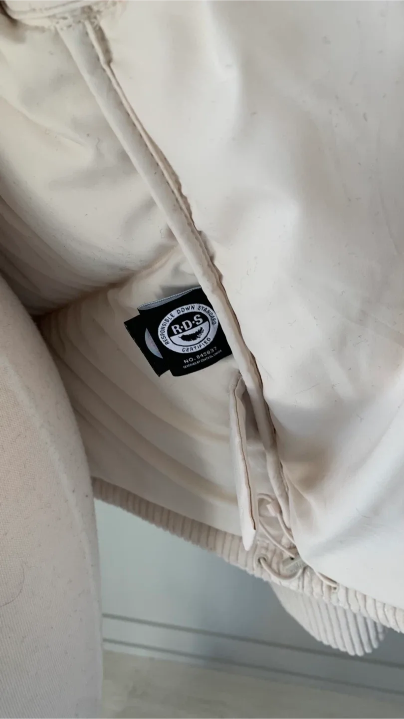 The Cloud Puff Aritzia M image indicator(5)