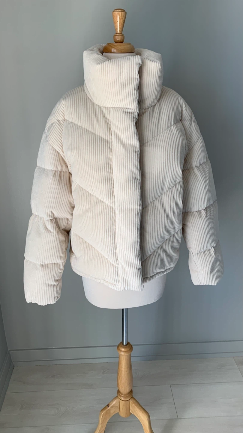 The Cloud Puff Aritzia M