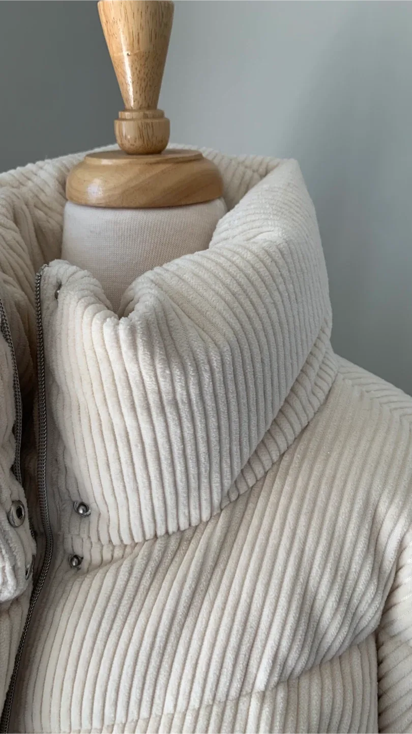 The Cloud Puff Aritzia M image indicator(7)