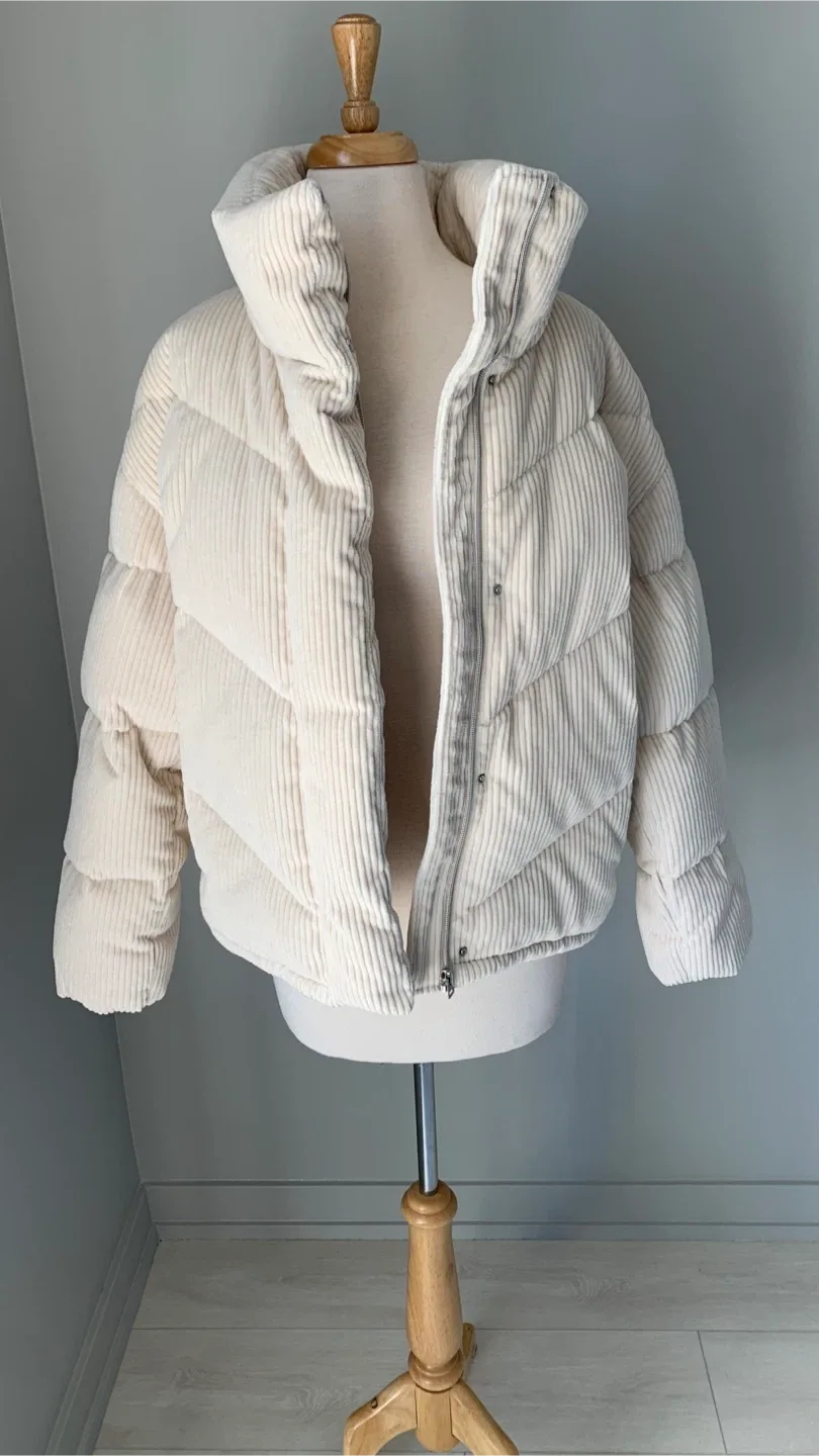 The Cloud Puff Aritzia M image indicator(8)