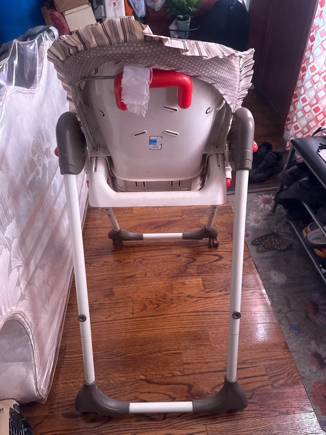 High Chair with Floral Design image indicator(2)