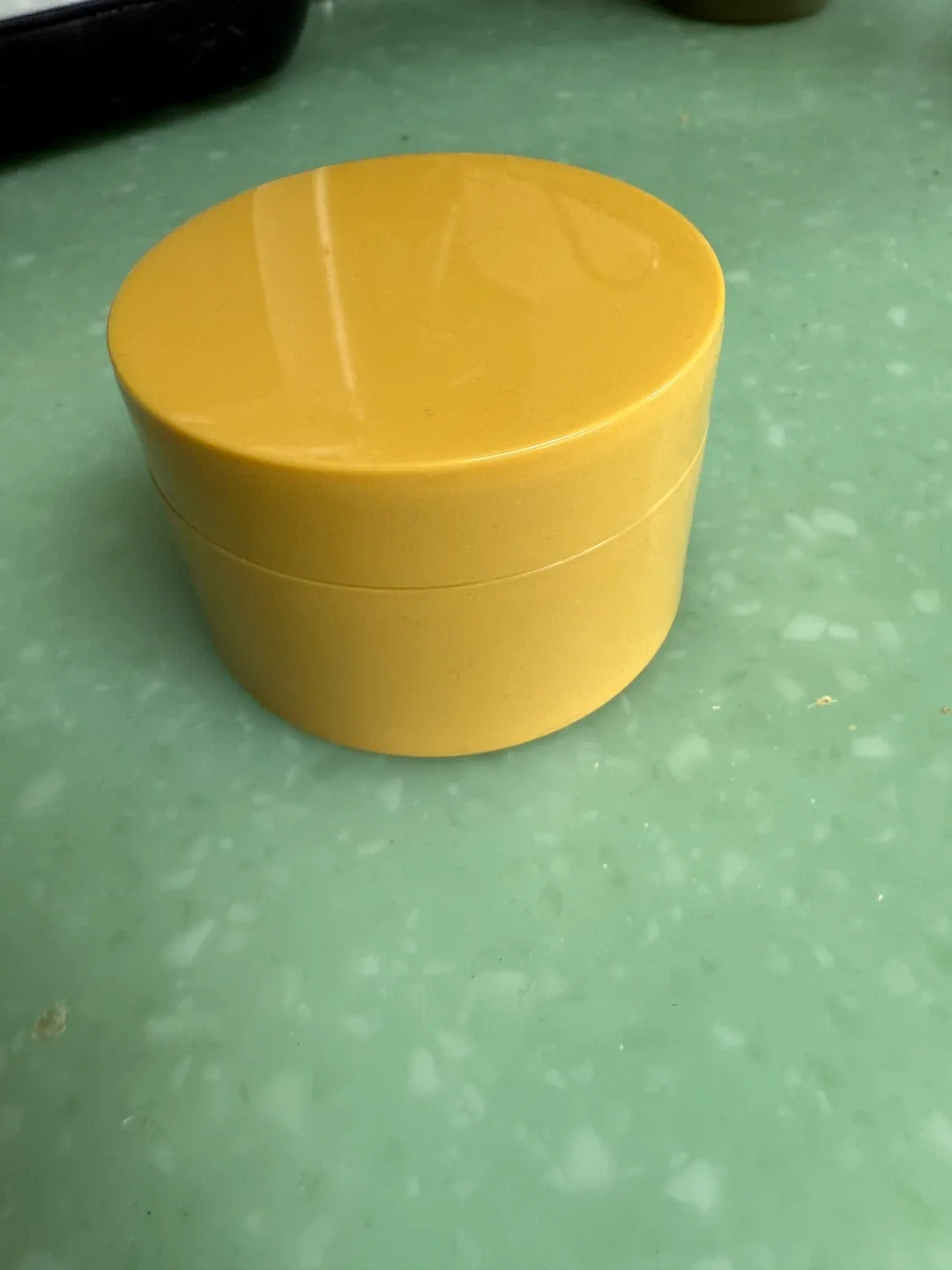 4oz jar/containers with lids and removable dividers image indicator(3)