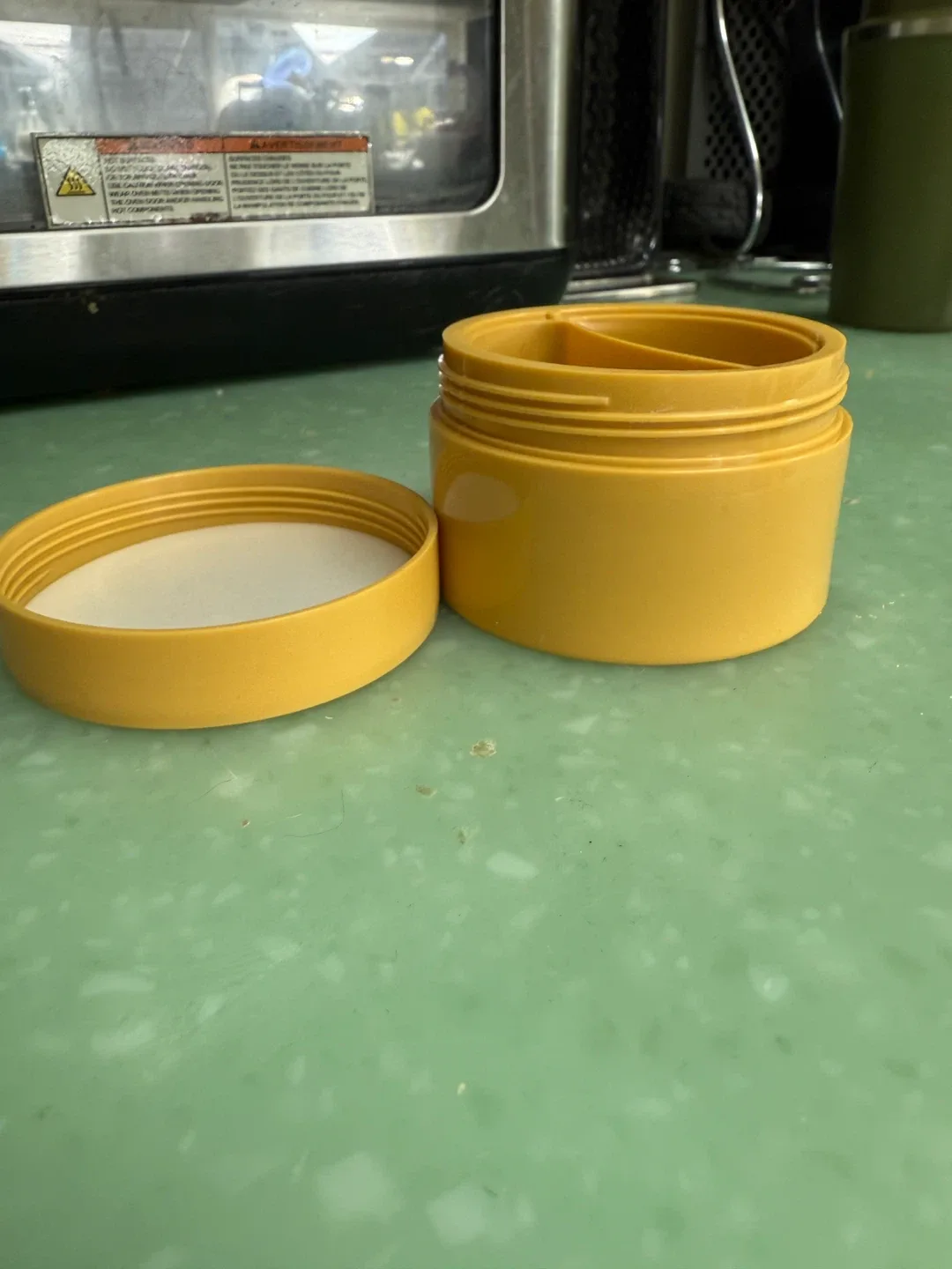 4oz jar/containers with lids and removable dividers image indicator(2)