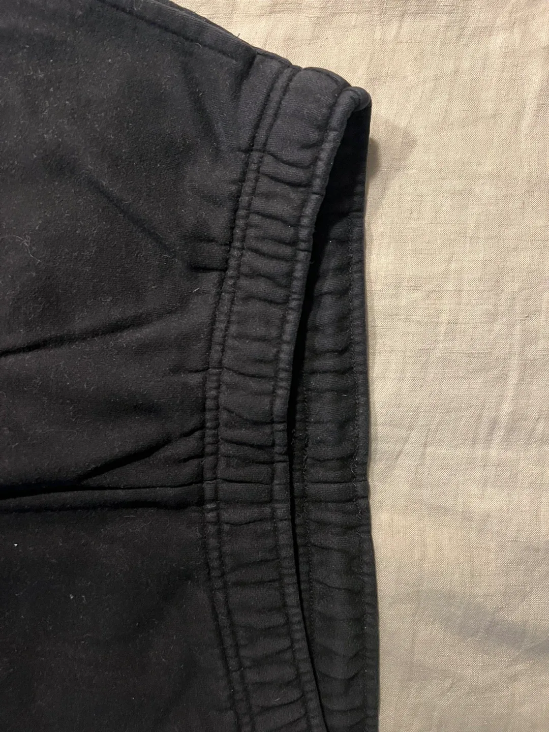 Aritzia TNA Cozy Sweatfleece Mega Cargo™ Sweatpant - medium image indicator(6)