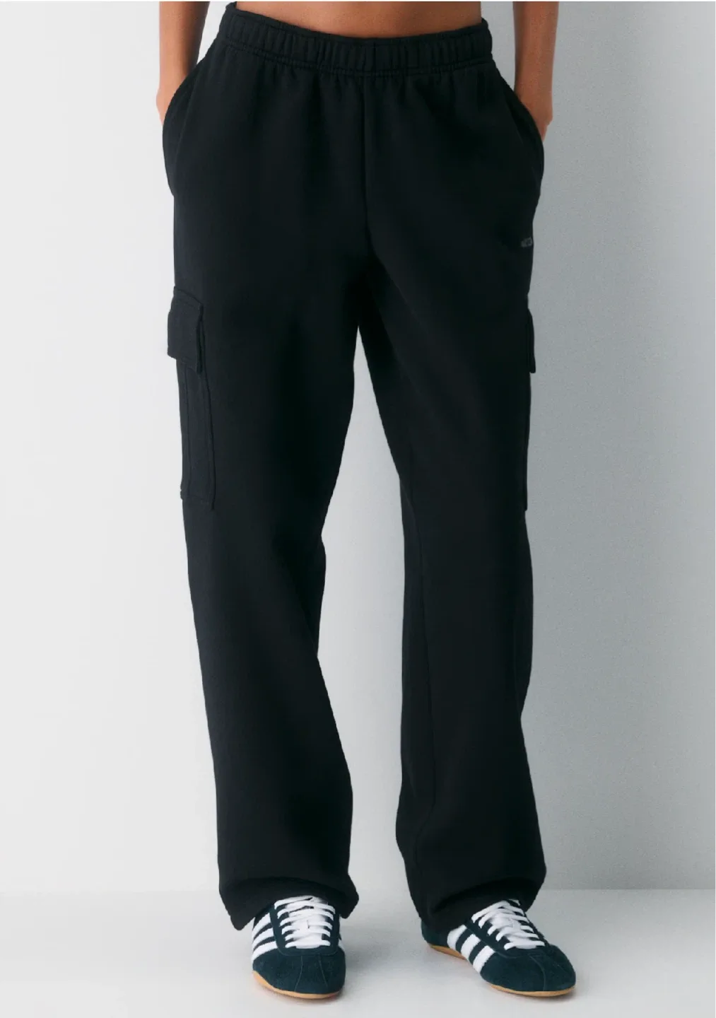 Aritzia TNA Cozy Sweatfleece Mega Cargo™ Sweatpant - medium image indicator(2)