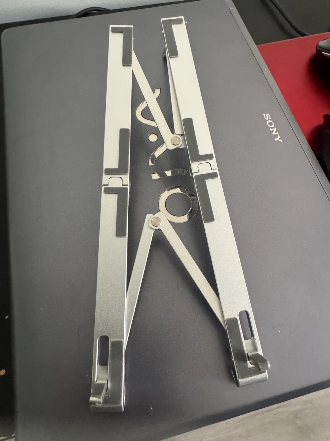 Adjustable Laptop Stand - Silver image indicator(4)