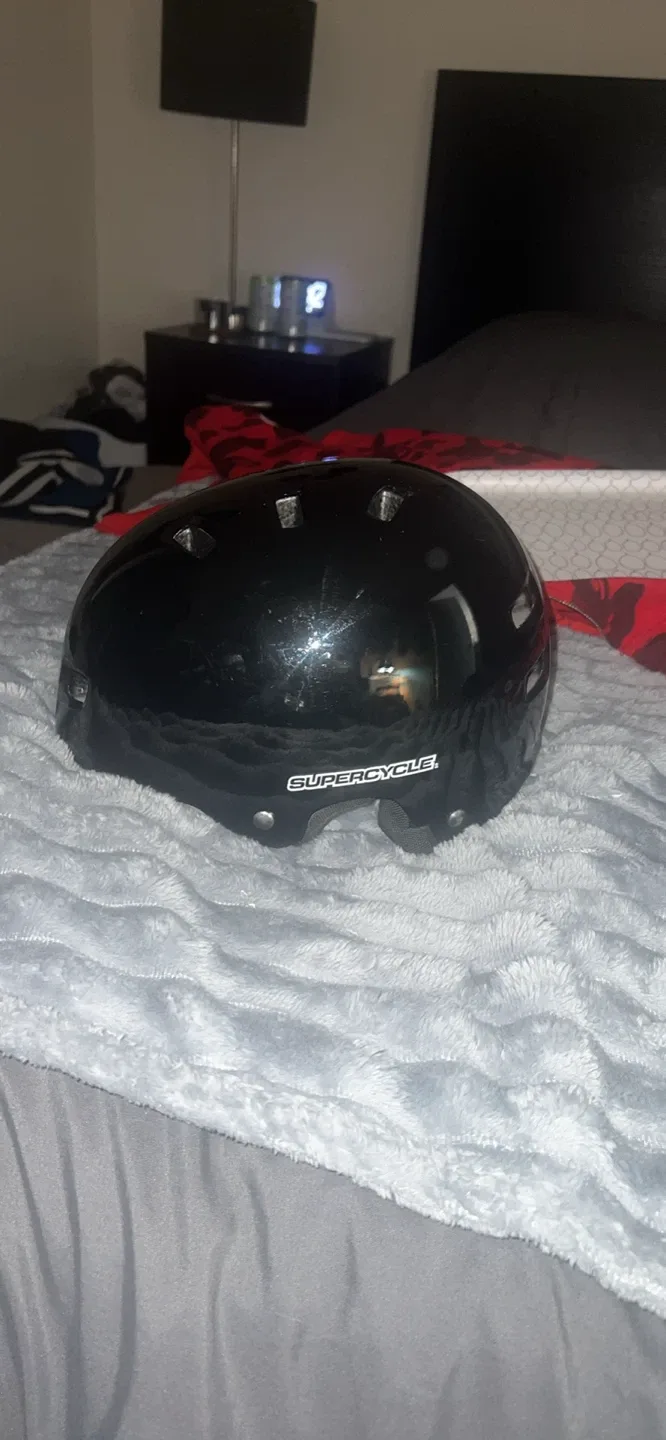 Supercycle Black Helmet image indicator(3)