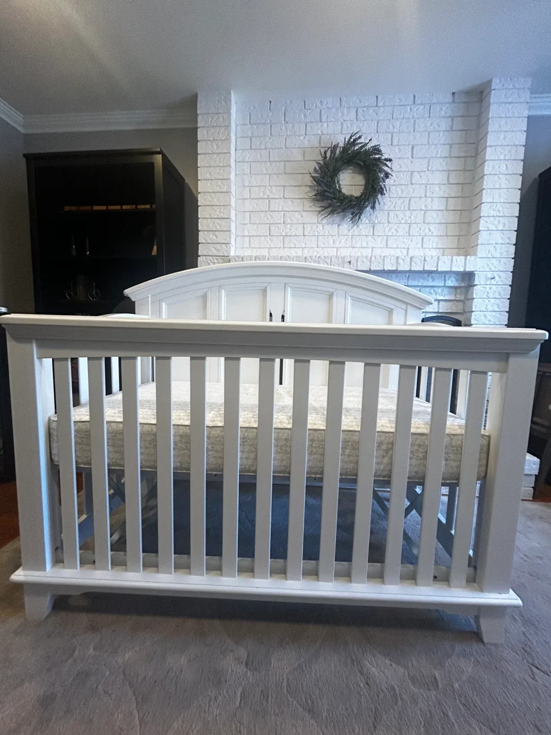 White Baby Crib image indicator(2)