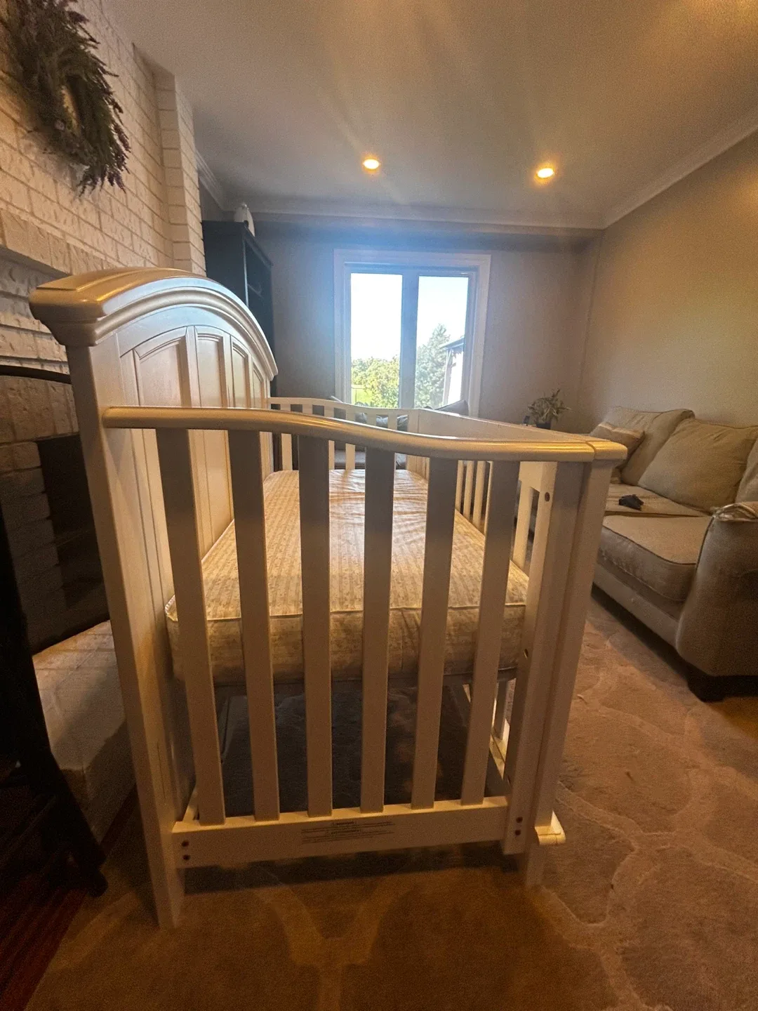 White Baby Crib image indicator(5)