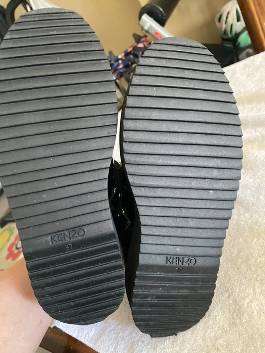 Kenzo Alaska Black Patent Leather Boots Size 37 image indicator(3)