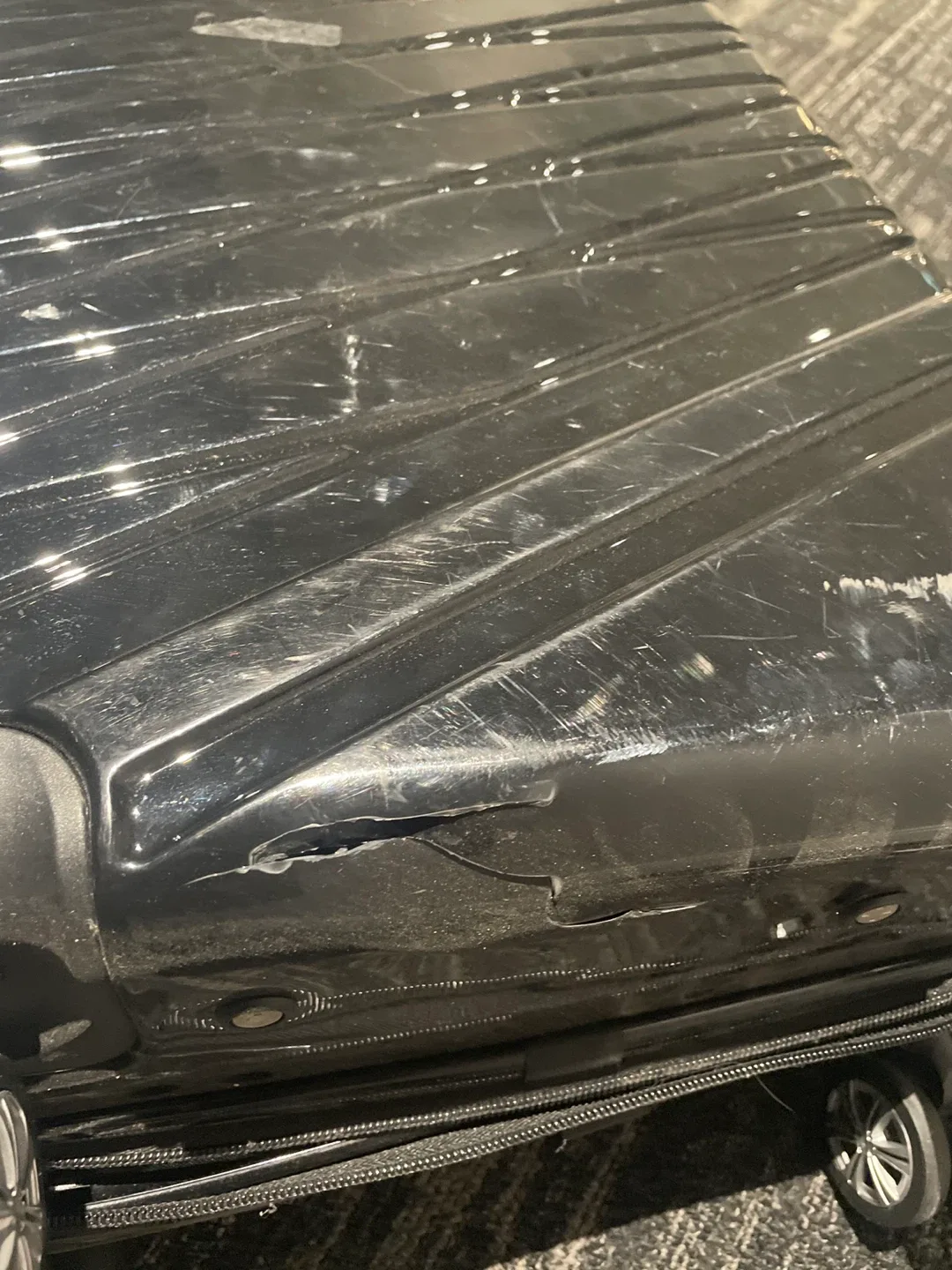 ***Please Read***Carry-on Luggage image indicator(5)